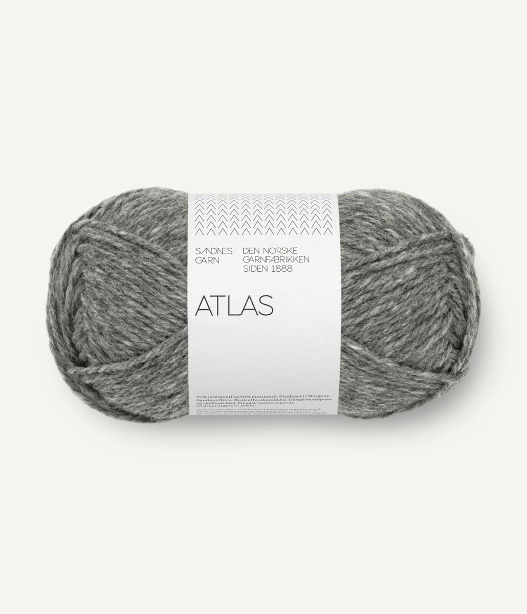 Kuvassa on Sandnes Garn Atlas -lanka (yarn) värissä Mörk gråmelert.