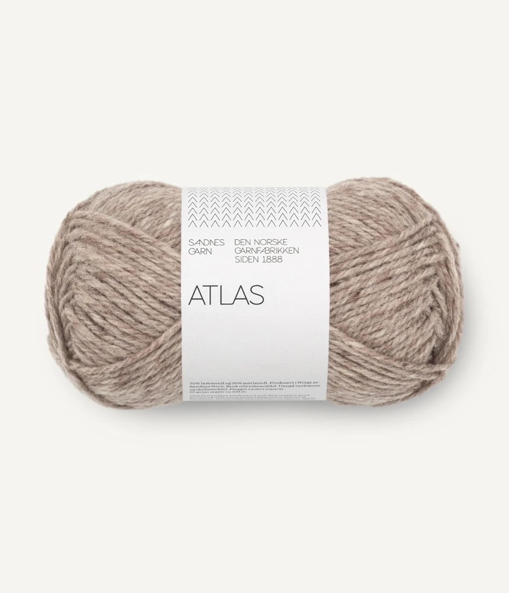 Kuvassa on Sandnes Garn Atlas -lanka (yarn) värissä 2650 Gråbeige Melert.