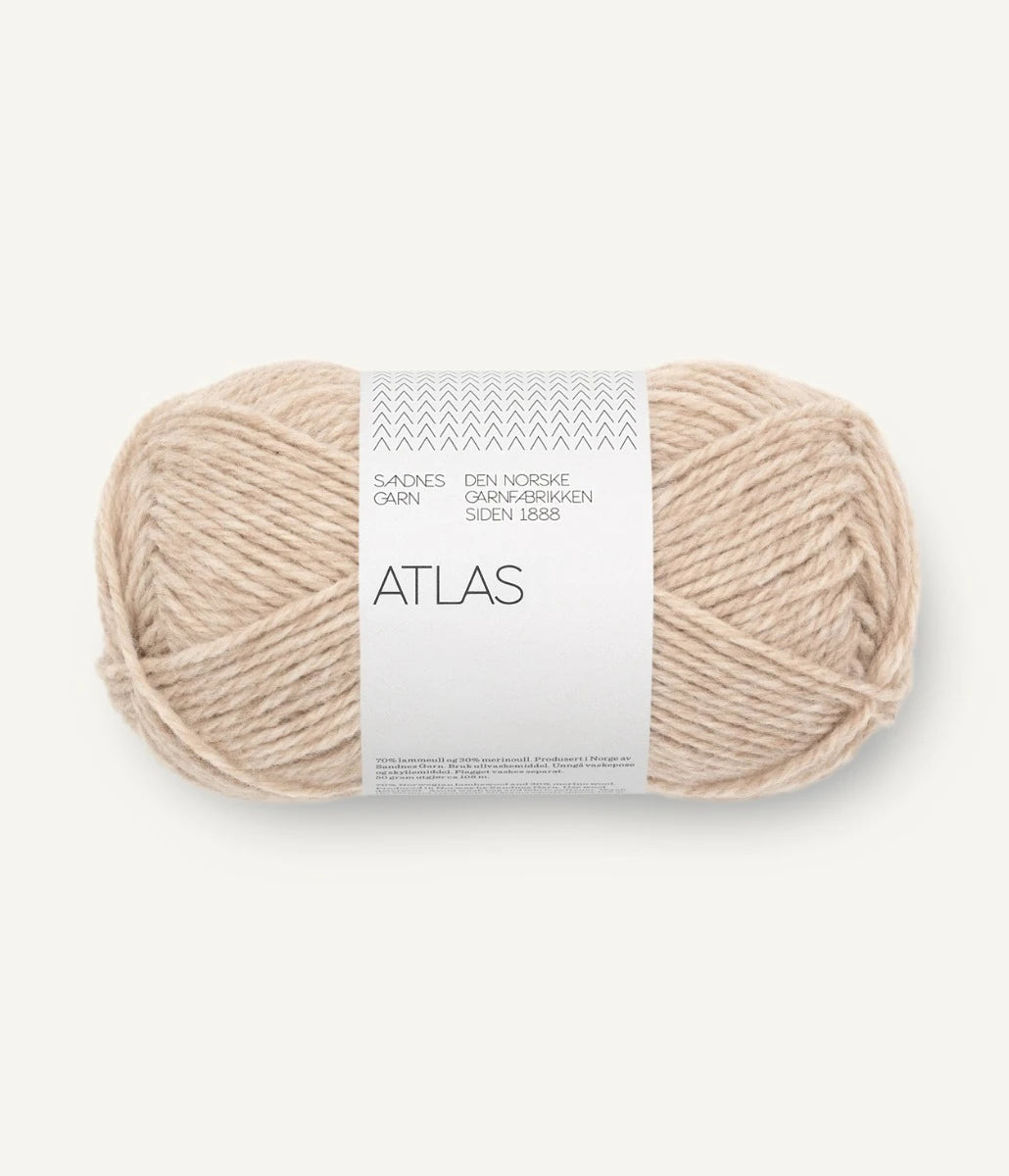 Kuvassa on Sandnes Garn Atlas -lanka (yarn) värissä Lys Beigemelert.