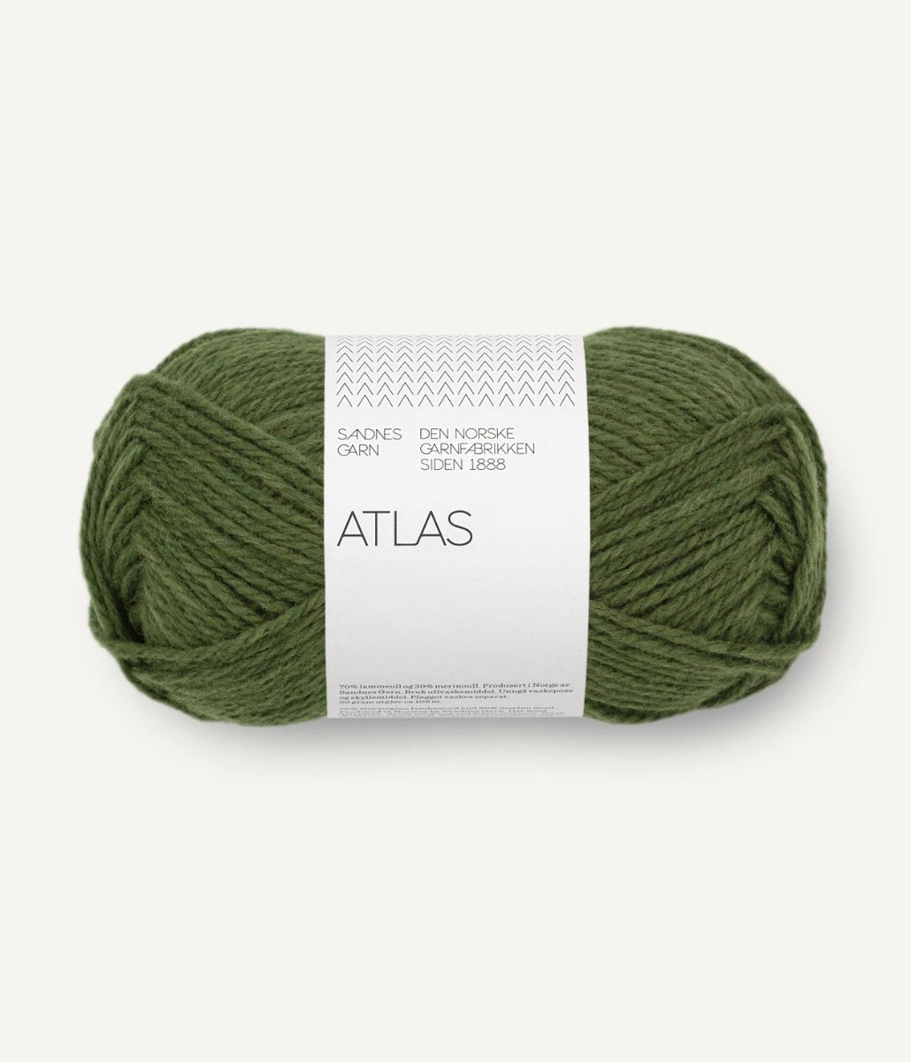 Kuvassa on Sandnes Garn Atlas -lanka (yarn) värissä Mörk Gronnmelert.