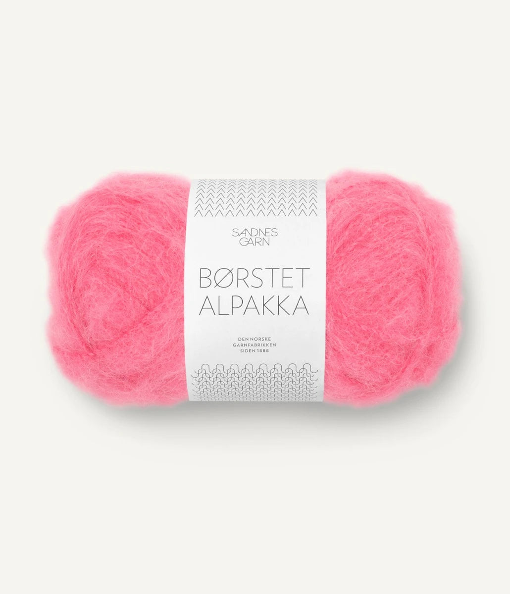 Kuvassa on Sandnes Garn Børstet Alpakka -lanka (yarn) värissä Bubble Gum Pink.