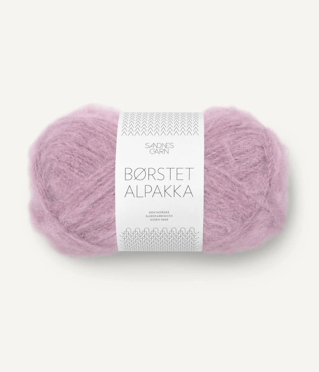 Kuvassa on Sandnes Garn Børstet Alpakka -lanka (yarn) värissä Rosa Lavendel.