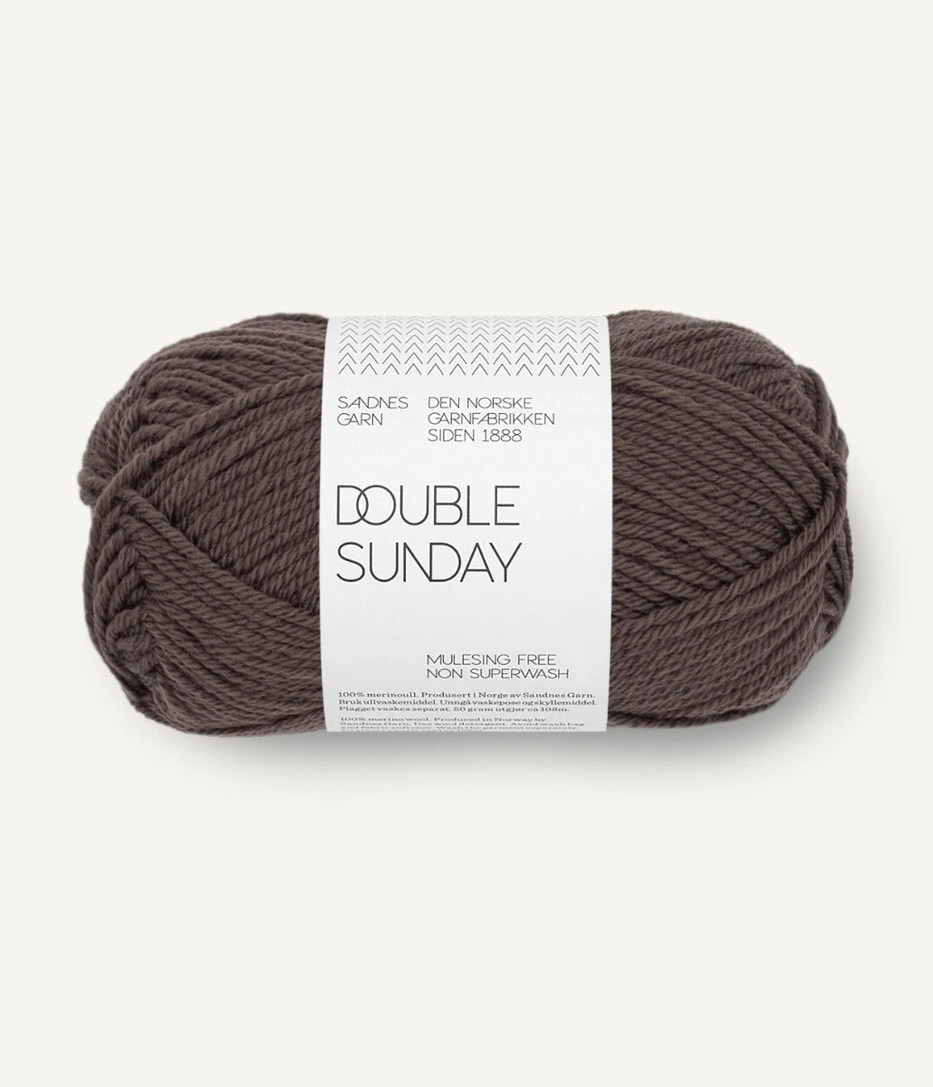 Kuvassa on Sandnes Garn Double Sunday -lanka (yarn) värissä 3880 Dark Chocolate.