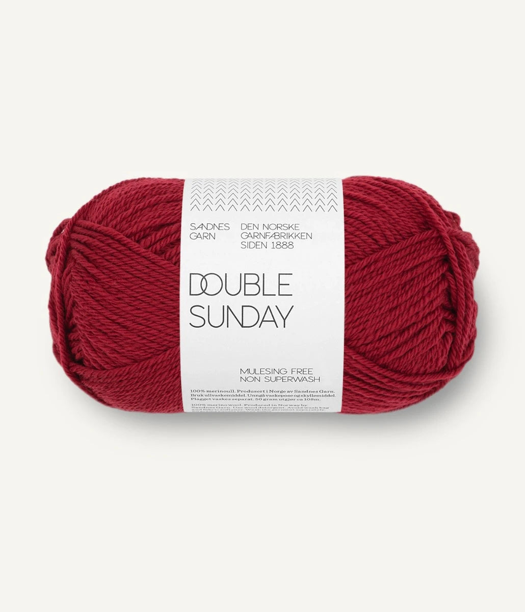Kuvassa on Sandnes Garn Double Sunday -lanka (yarn) värissä 4236 Deep Red.
