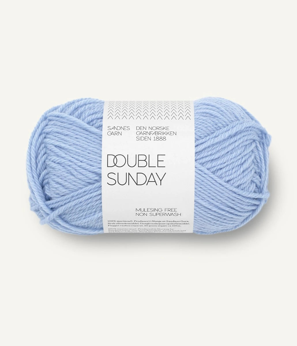 Kuvassa on Sandnes Garn Double Sunday -lanka (yarn) värissä 5812 Brunnera Blue.