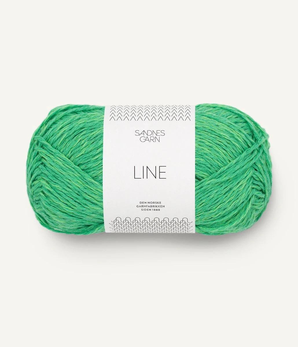 Kuvassa on Sandnes Garn Line-lanka (yarn) värissä Jelly Bean Green.