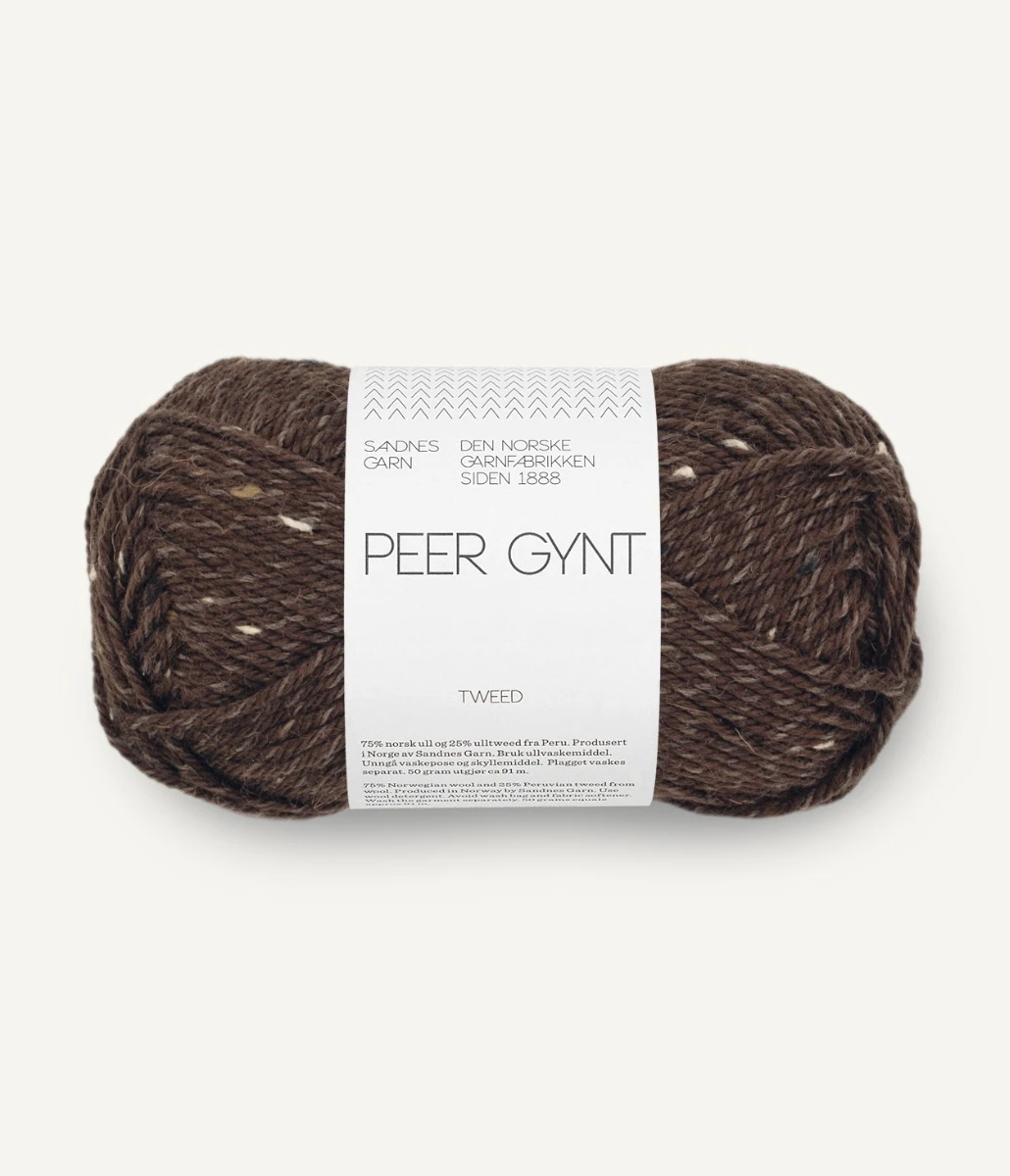 Kuvassa on Sandnes Garn Peer Gynt Tweed -lanka (yarn) värissä Dark Brown.