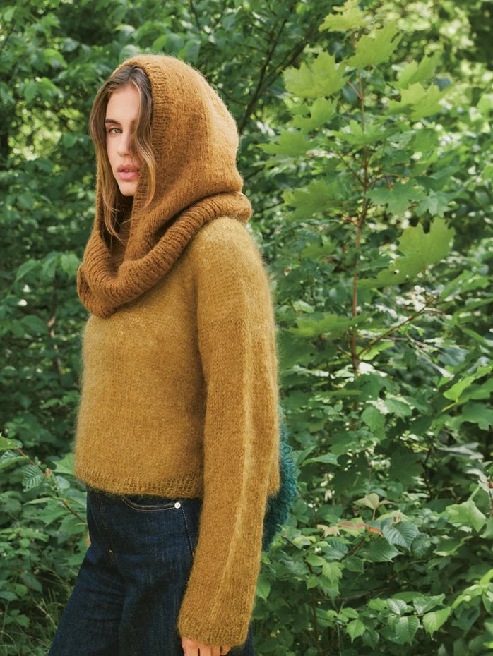 Kuvassa on Sandnes Garn Snuggle Hood -neuleohje (pattern).