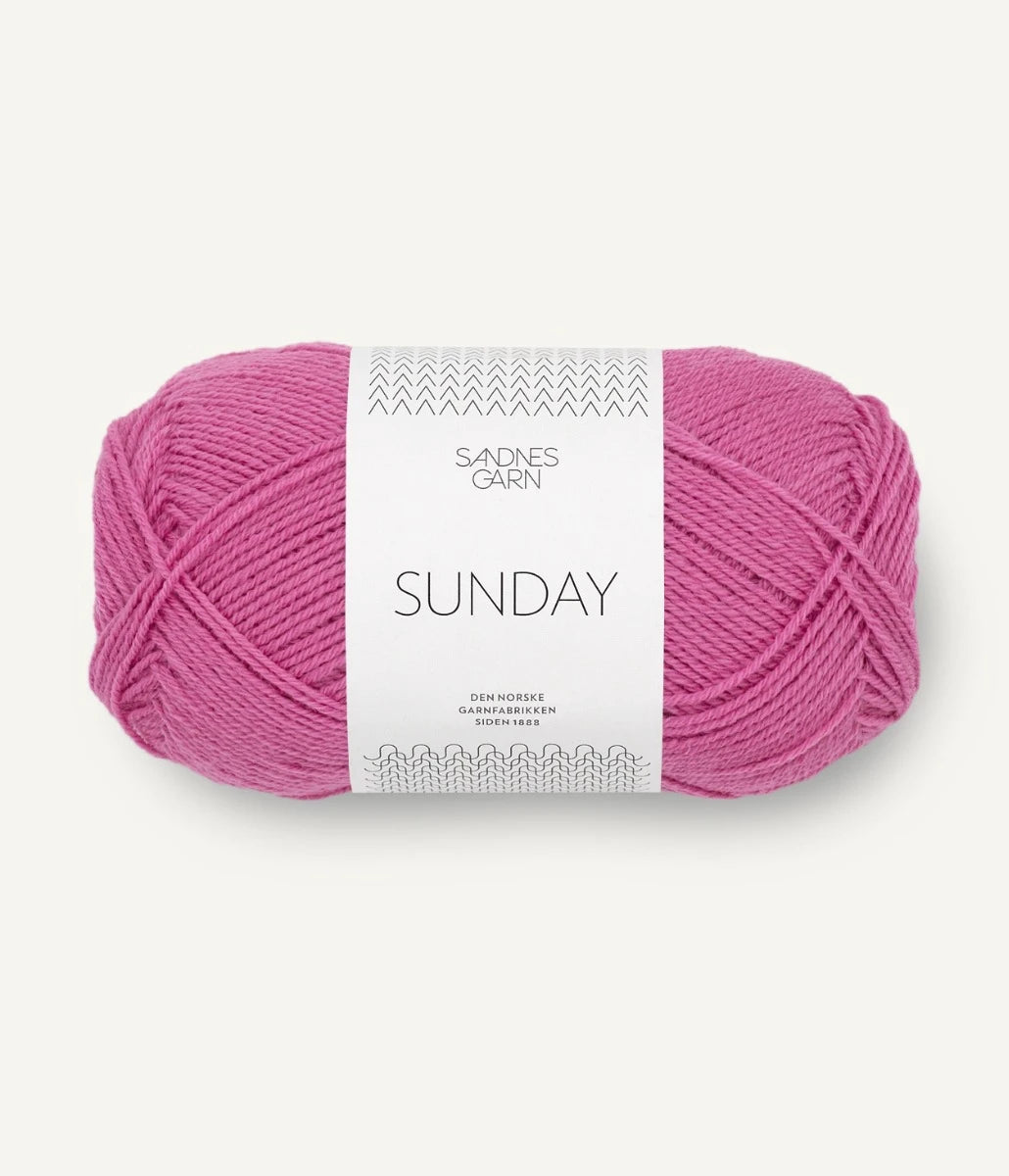 Kuvassa on Sandnes Garn Sunday lanka (yarn) värissä Magenta.