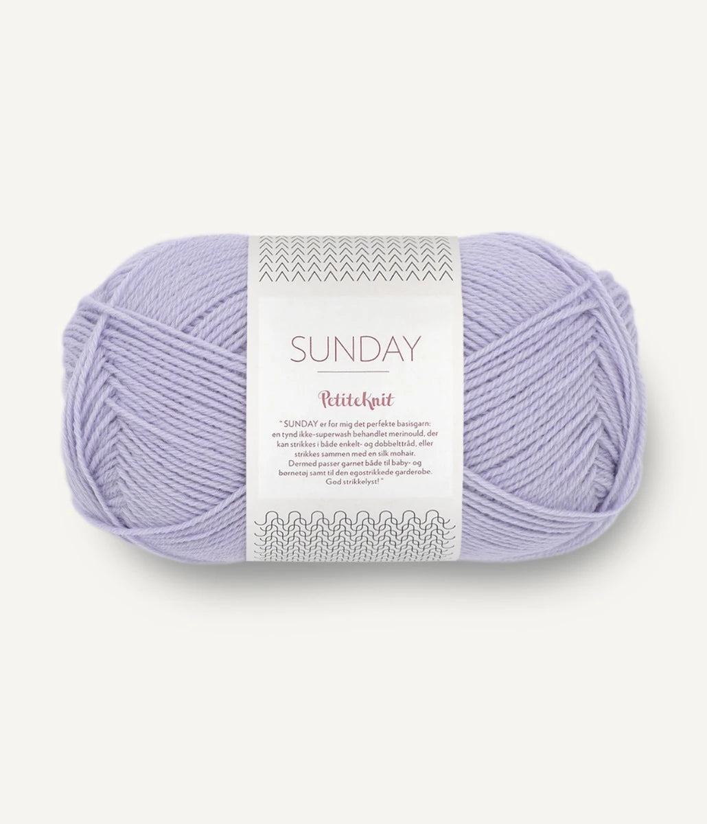Kuvassa on Sandnes Garn Sunday lanka (yarn) värissä Perfect Purple.