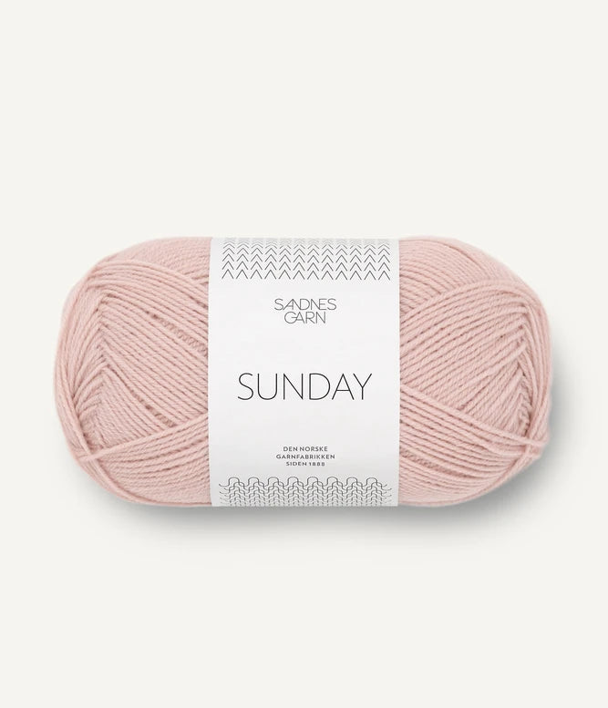 Kuvassa on Sandnes Garn Sunday lanka (yarn) värissä Pudder Rosa.