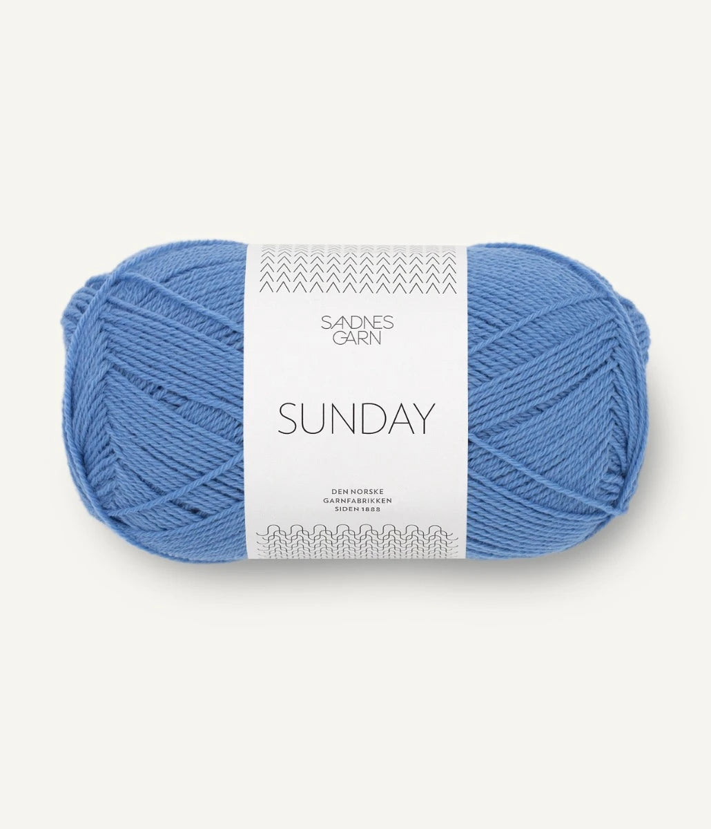 Kuvassa on Sandnes Garn Sunday lanka (yarn) värissä Regatta Blå.