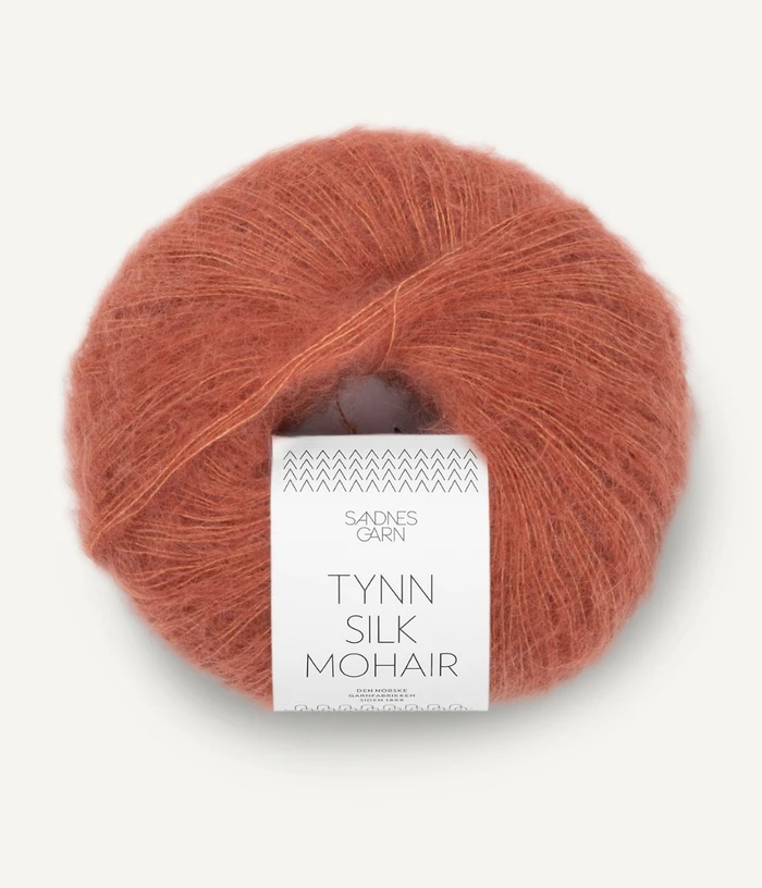 Kuvassa on Sandnes Garn Tynn Silk Mohair -lanka (yarn) värissä Lys Kobberbrun.