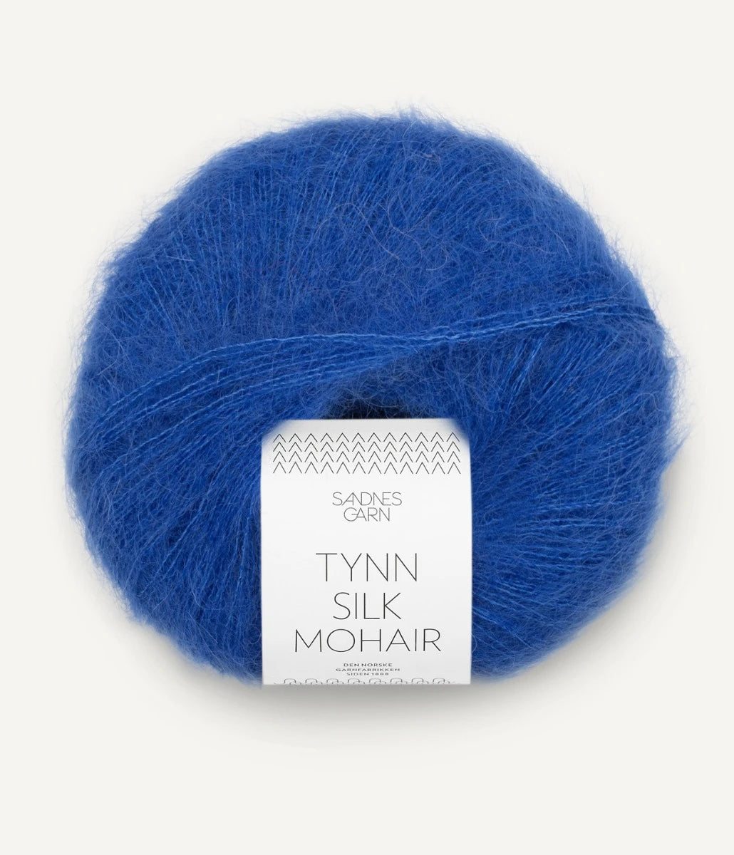 Kuvassa on Sandnes Garn Tynn Silk Mohair -lanka (yarn) värissä Dazzling Blue.