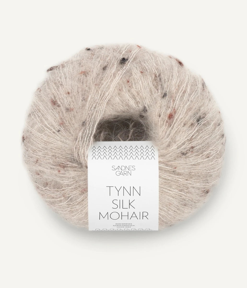 Kuvassa on Sandnes Garn Tynn Silk Mohair -lanka (yarn) värissä Greige Tweed.