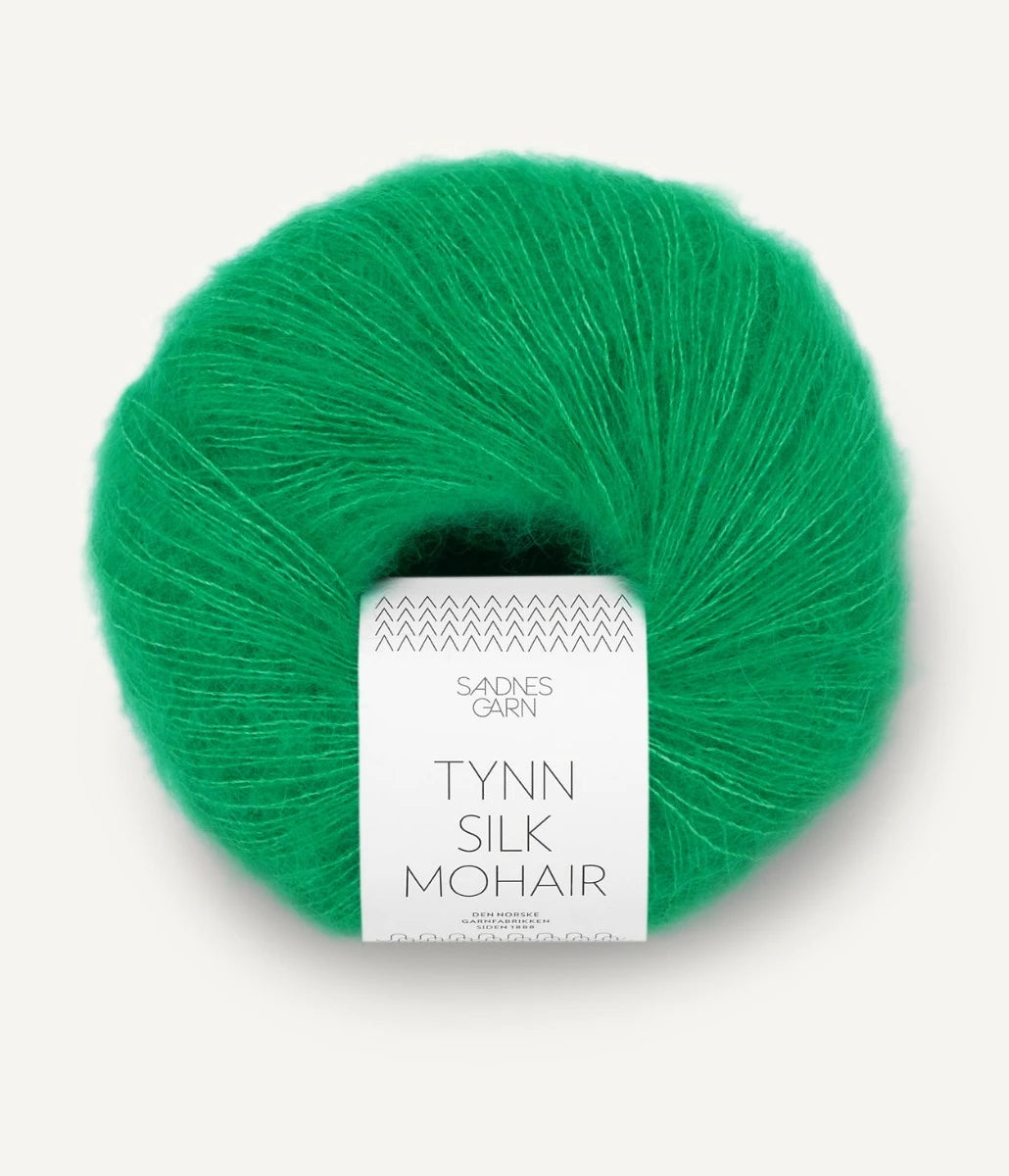 Kuvassa on Sandnes Garn Tynn Silk Mohair -lanka (yarn) värissä Jelly Bean Green.