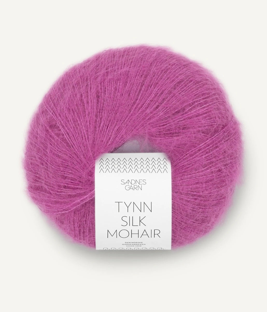 Kuvassa on Sandnes Garn Tynn Silk Mohair -lanka (yarn) värissä Magenta.