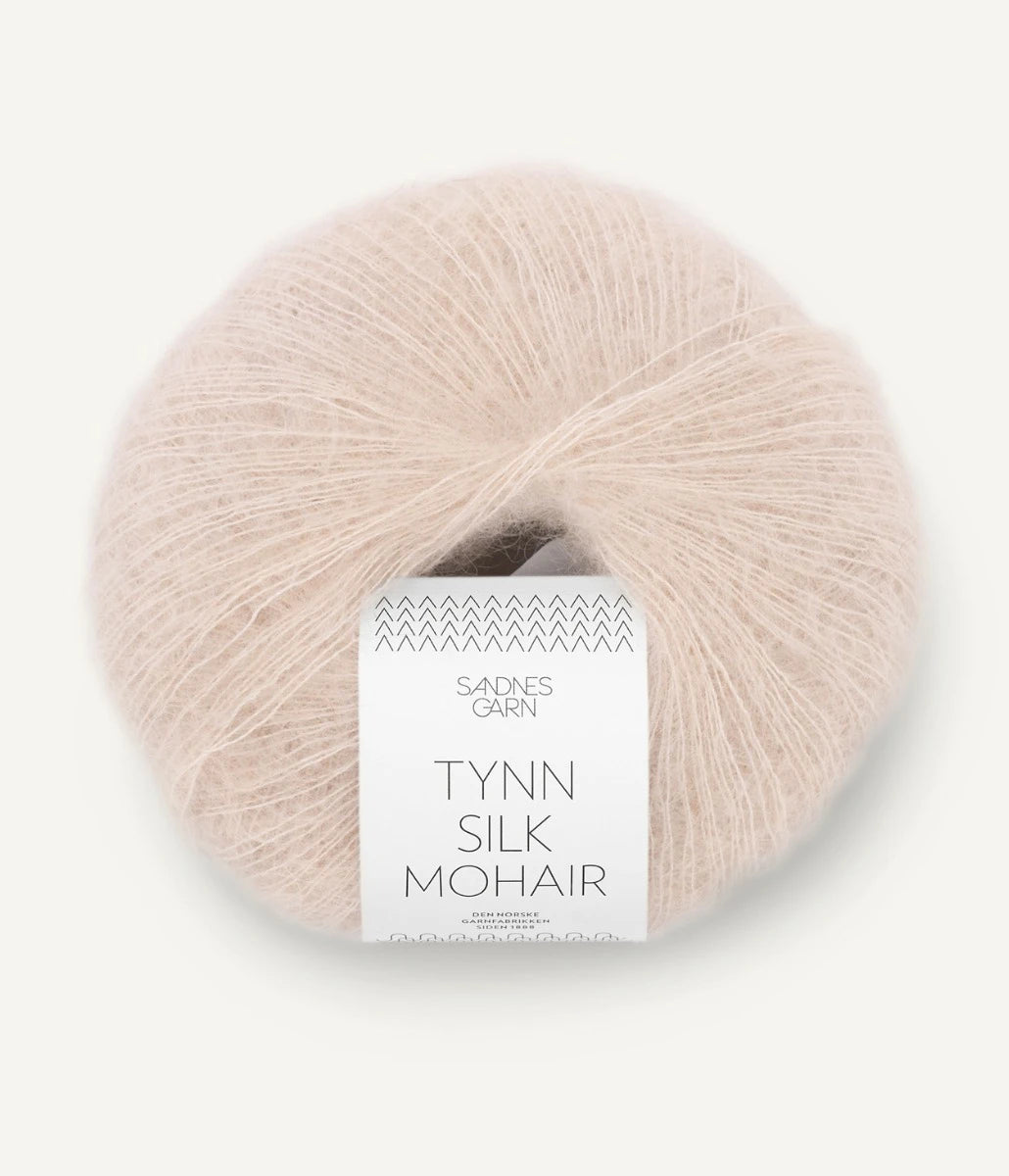 Kuvassa on Sandnes Garn Tynn Silk Mohair -lanka (yarn) värissä Marsipan.