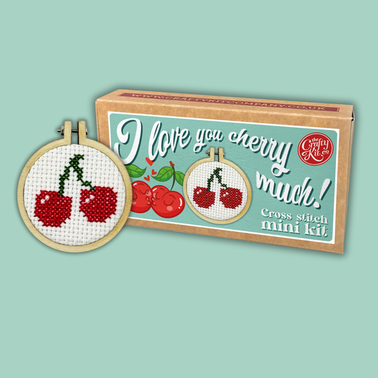 Kuvassa on The Crafty Kit Company -valmistajan I love you cherry much -ristipistopakkaus.