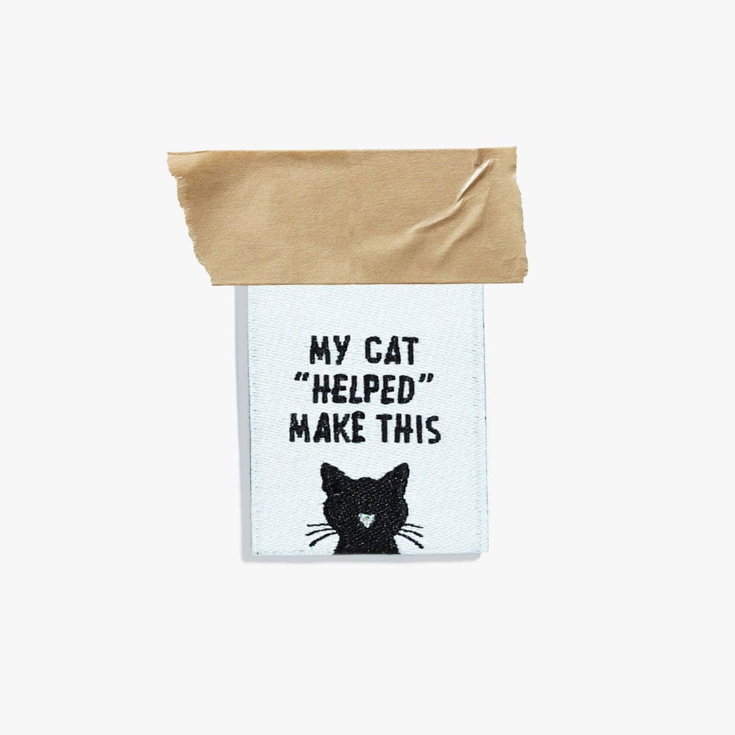 Kuvassa on Kylie & The Machine -kangasmerkit (labels) tekstillä My cat "helped" me make this.