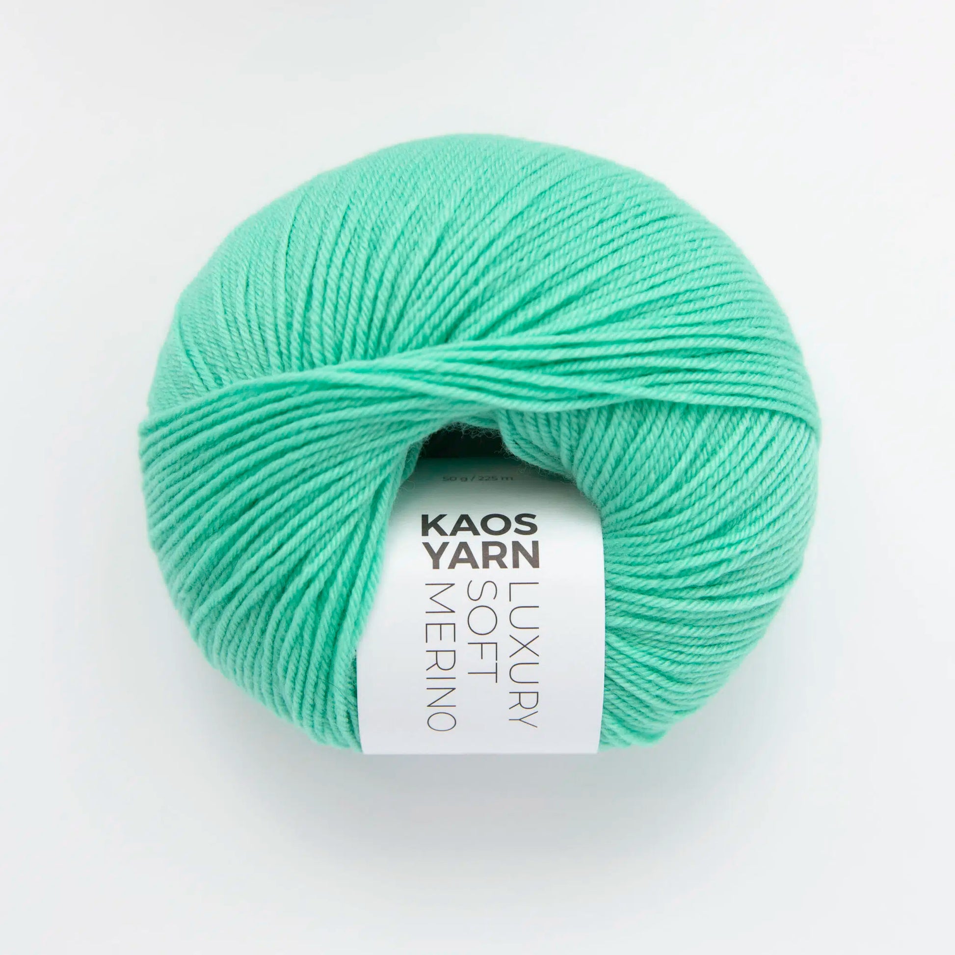 Kuvassa on KAOS YARN LUXURY Soft Merino -lanka värissä Fresh.