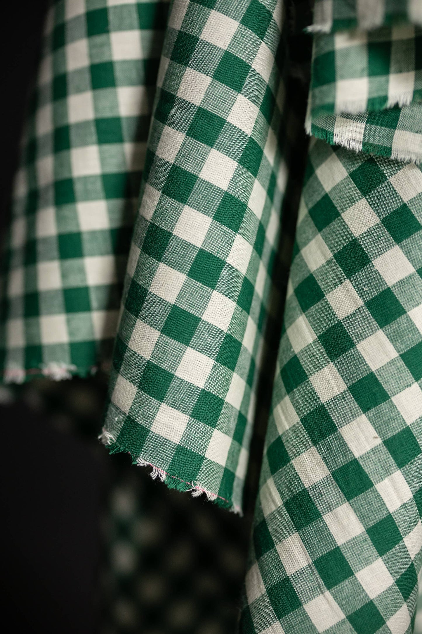 Merchant & Mills Mini Gingham -esipesty puuvilla-pellavasekoitekangas vaatteiden ja sisustuksen ompeluun.